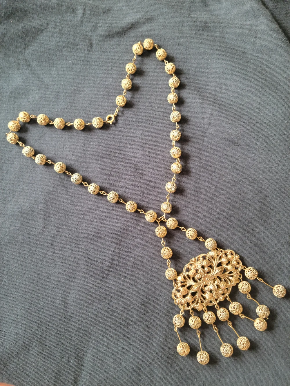 N/A elegant gold